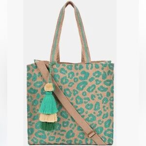 Stylish Leopard Print Tote Bag -‎ 
America & Beyond